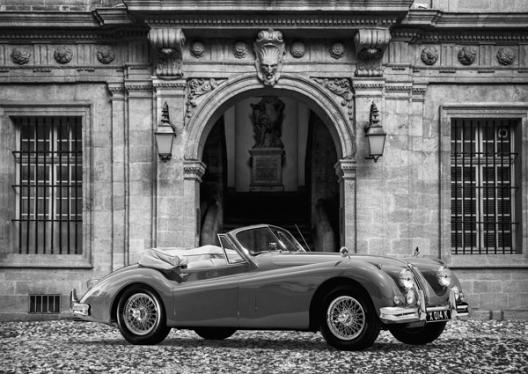 Luxury Car in front of Classic Palace (BW)